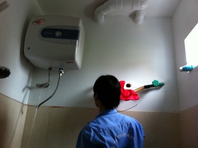 Sửa chữa bình nóng lạnh, xúc xả, vệ sinh bình nóng lạnh tại nhà