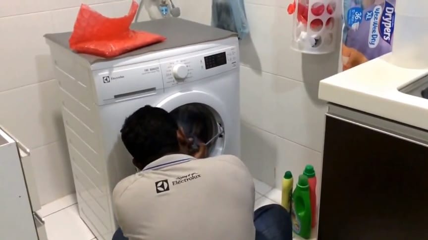Hướng dẫn tự sửa máy giặt Electrolux không mở được cửa từ
